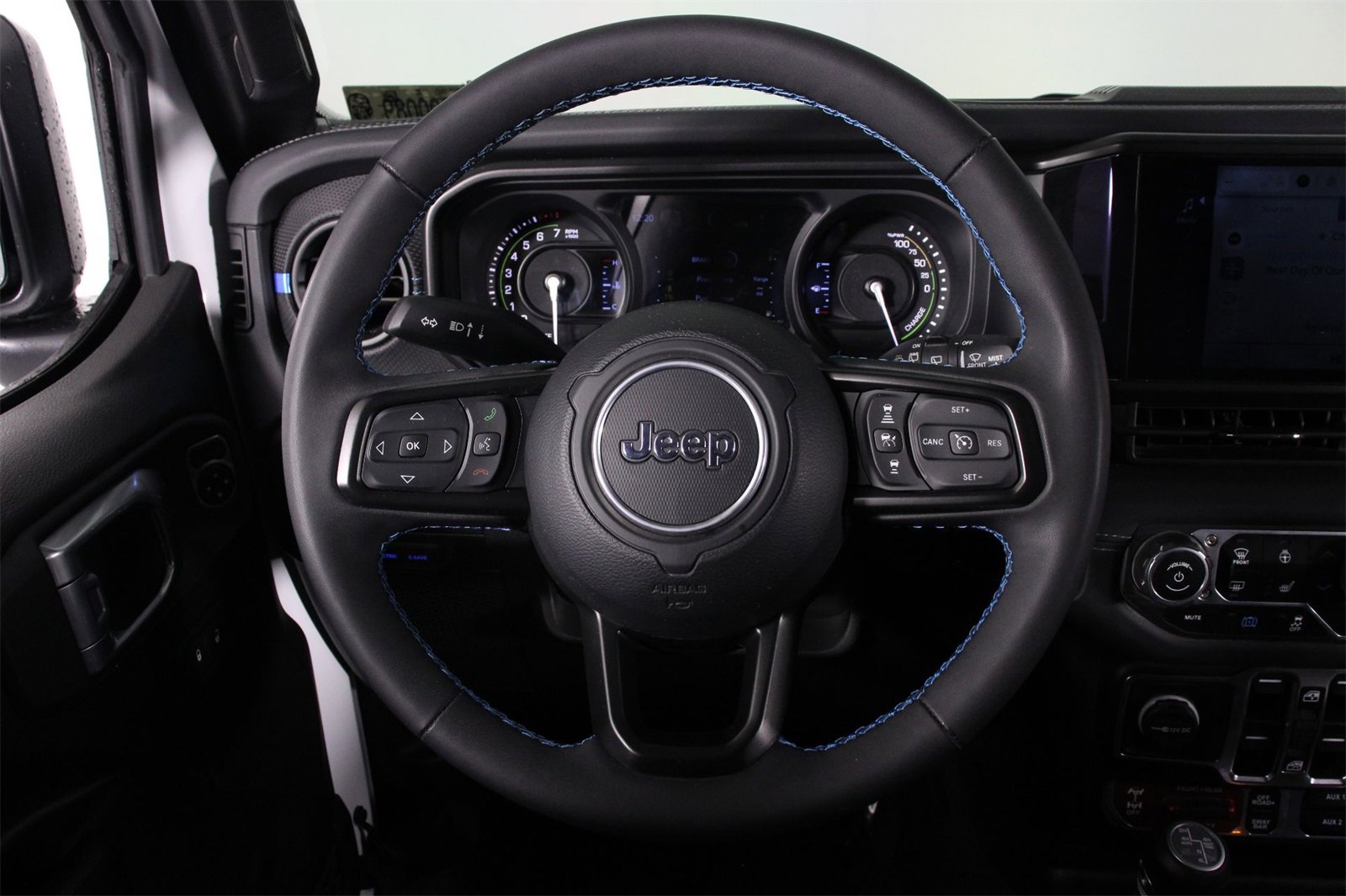 Used 2024 Jeep Wrangler Unlimited Rubicon 4xe w/ Technology Group image 8