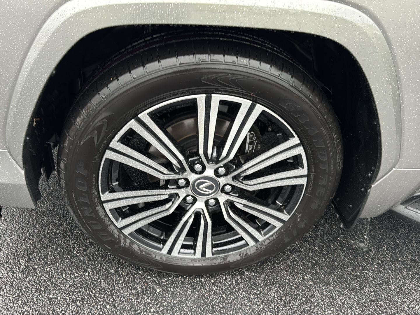 New 2026 Lexus LX 700h Luxury image 33