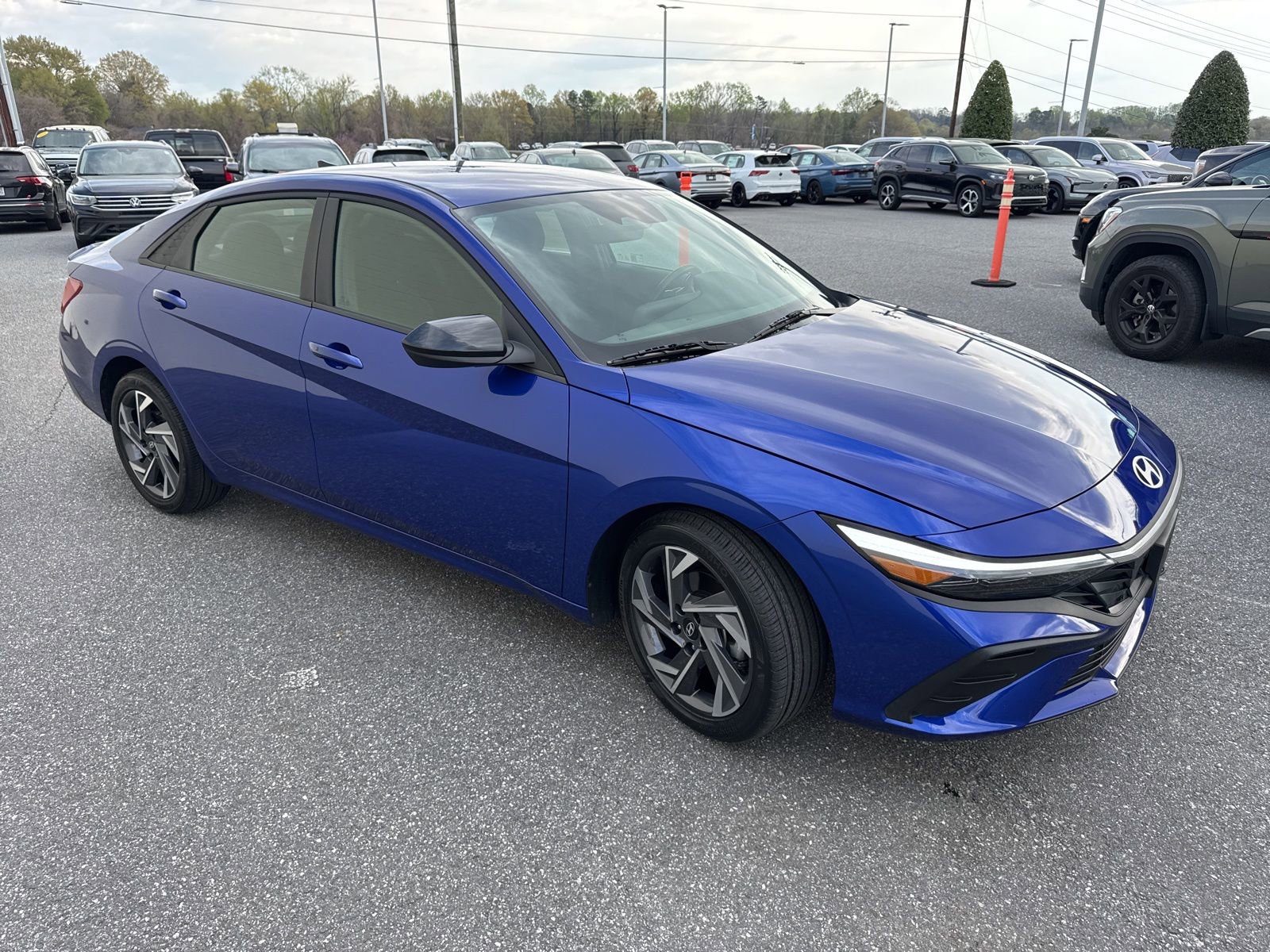 Certified 2025 Hyundai Elantra Sport image 3