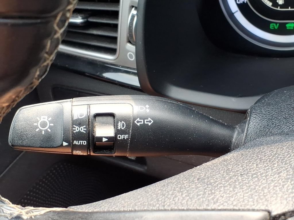 Used 2017 Kia Niro FWD image 16