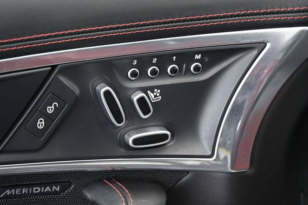 Used 2019 Jaguar F-TYPE R AWD/4WD image 18