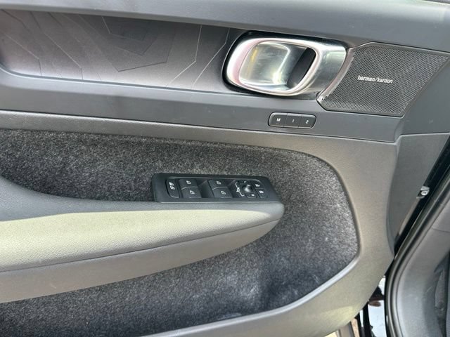 Used 2023 Volvo XC40 Recharge Ultimate w/ Protection Package Premier AWD/4WD image 19