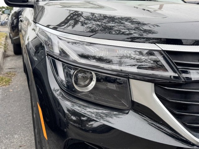 Certified 2024 Kia Seltos S image 10