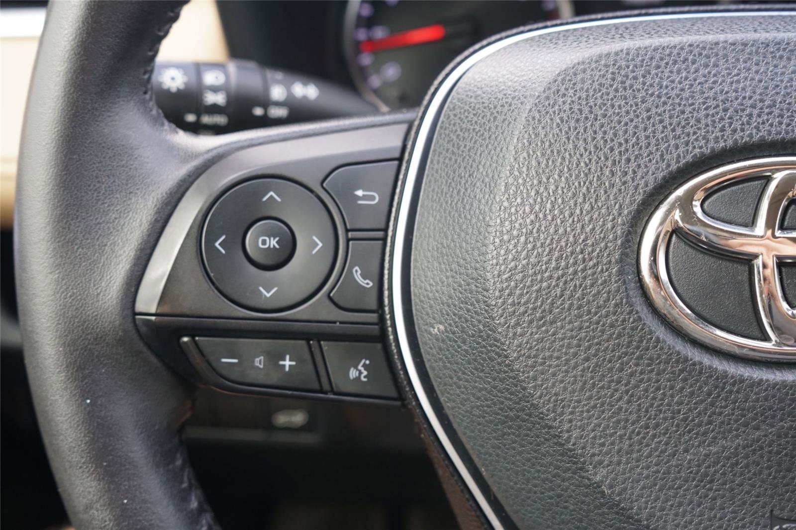 Used 2021 Toyota RAV4 XLE Premium FWD image 17