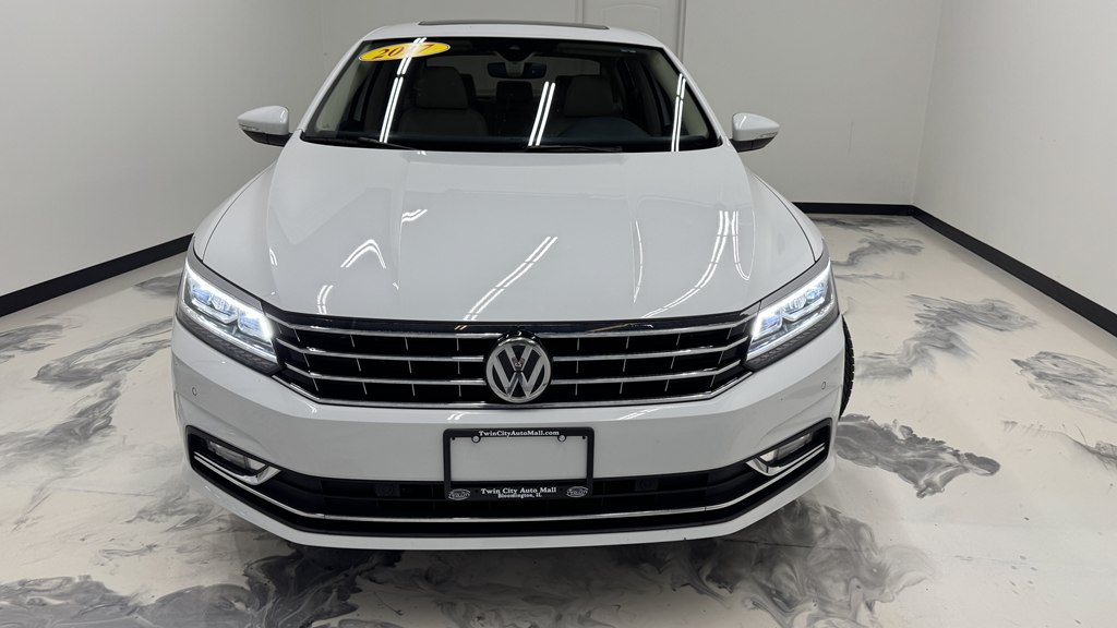 Used 2017 Volkswagen Passat 1.8T SEL Premium FWD image 3