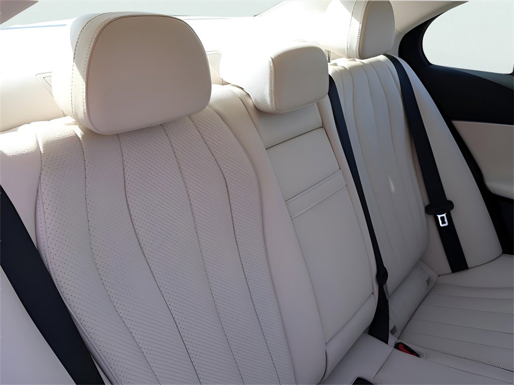 Used 2025 Mercedes-Benz E 350 4MATIC Sedan image 14