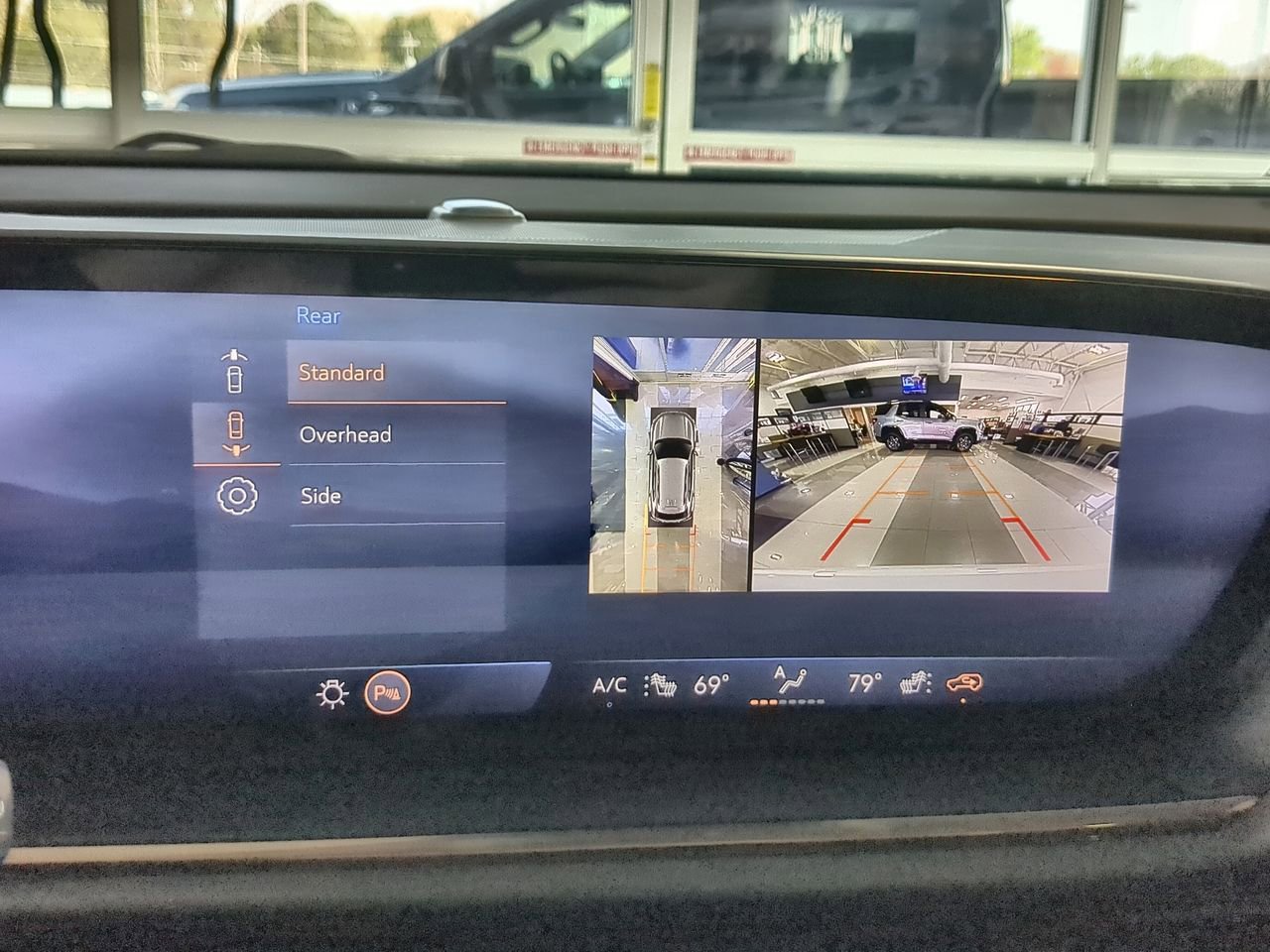 Used 2025 Buick Envision Avenir AWD/4WD image 14