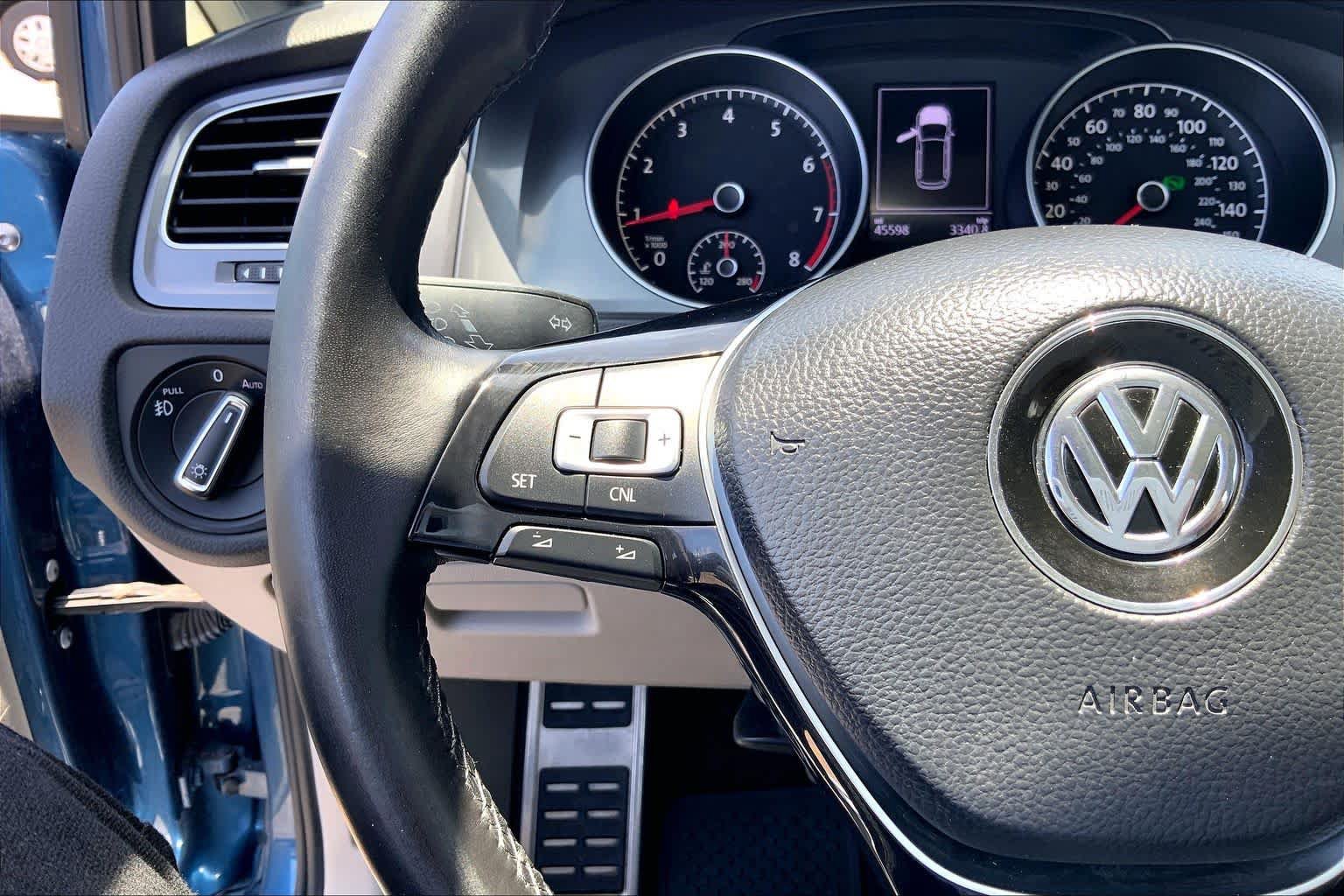 Used 2017 Volkswagen Golf Alltrack SE AWD/4WD image 24