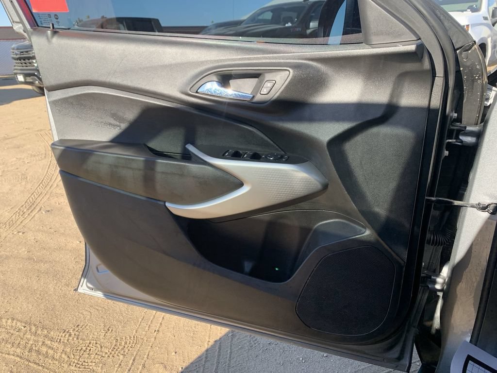 Used 2024 Chevrolet Trax RS FWD image 20