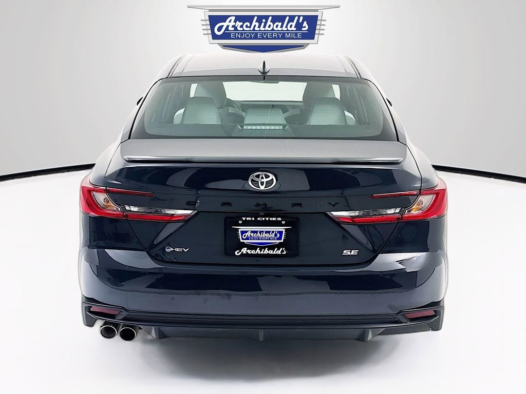 Used 2025 Toyota Camry SE image 7
