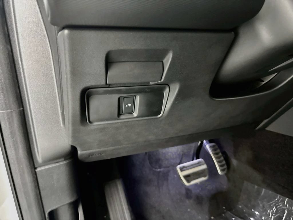 New 2026 Land Rover Discovery Sport Landmark AWD/4WD image 10