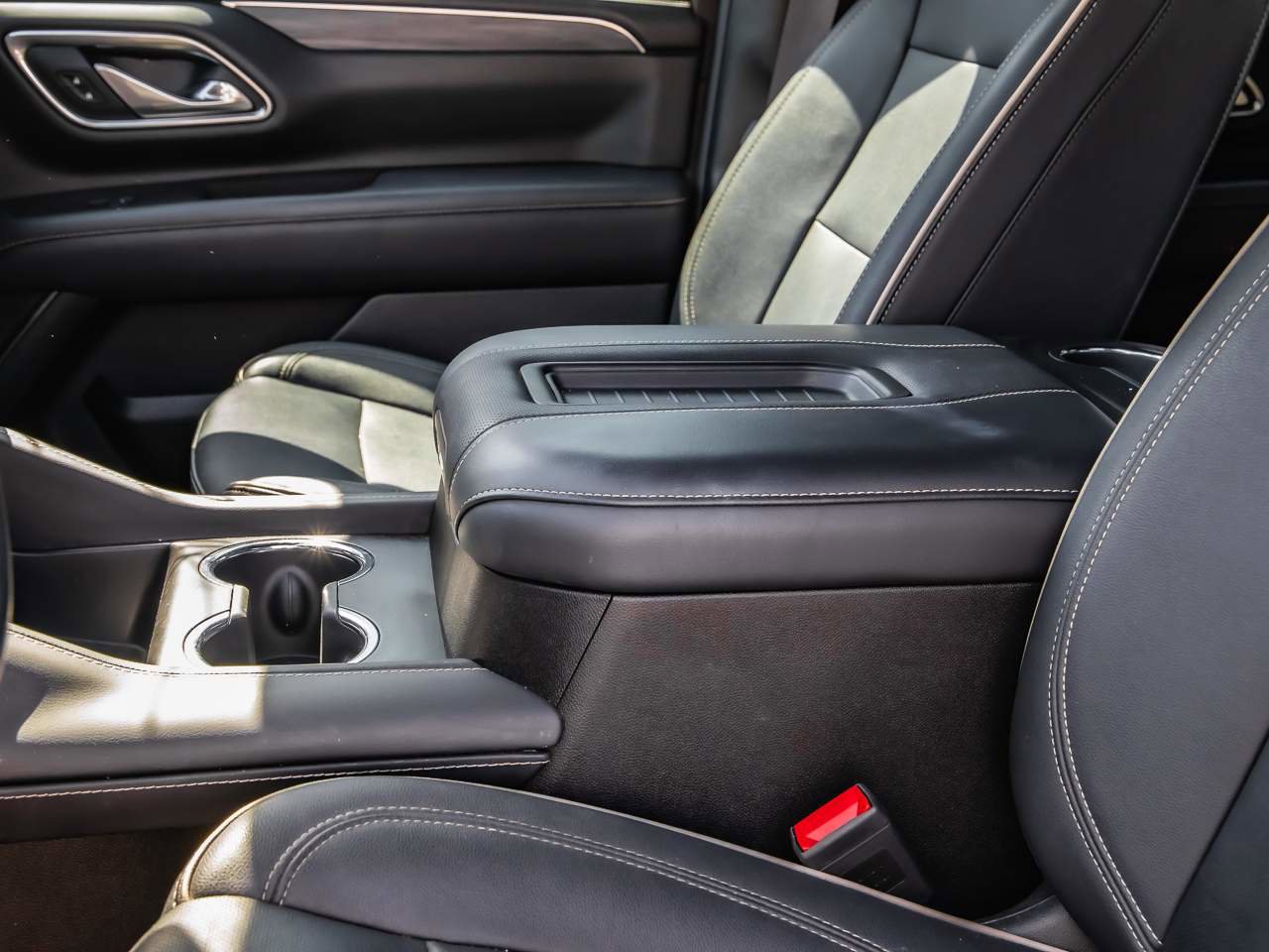 Used 2023 GMC Yukon SLT w/ SLT Luxury Package image 15