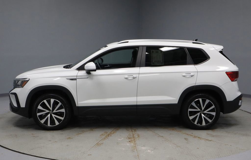 Used 2023 Volkswagen Taos SE w/ Panoramic Sunroof Package AWD/4WD image 8