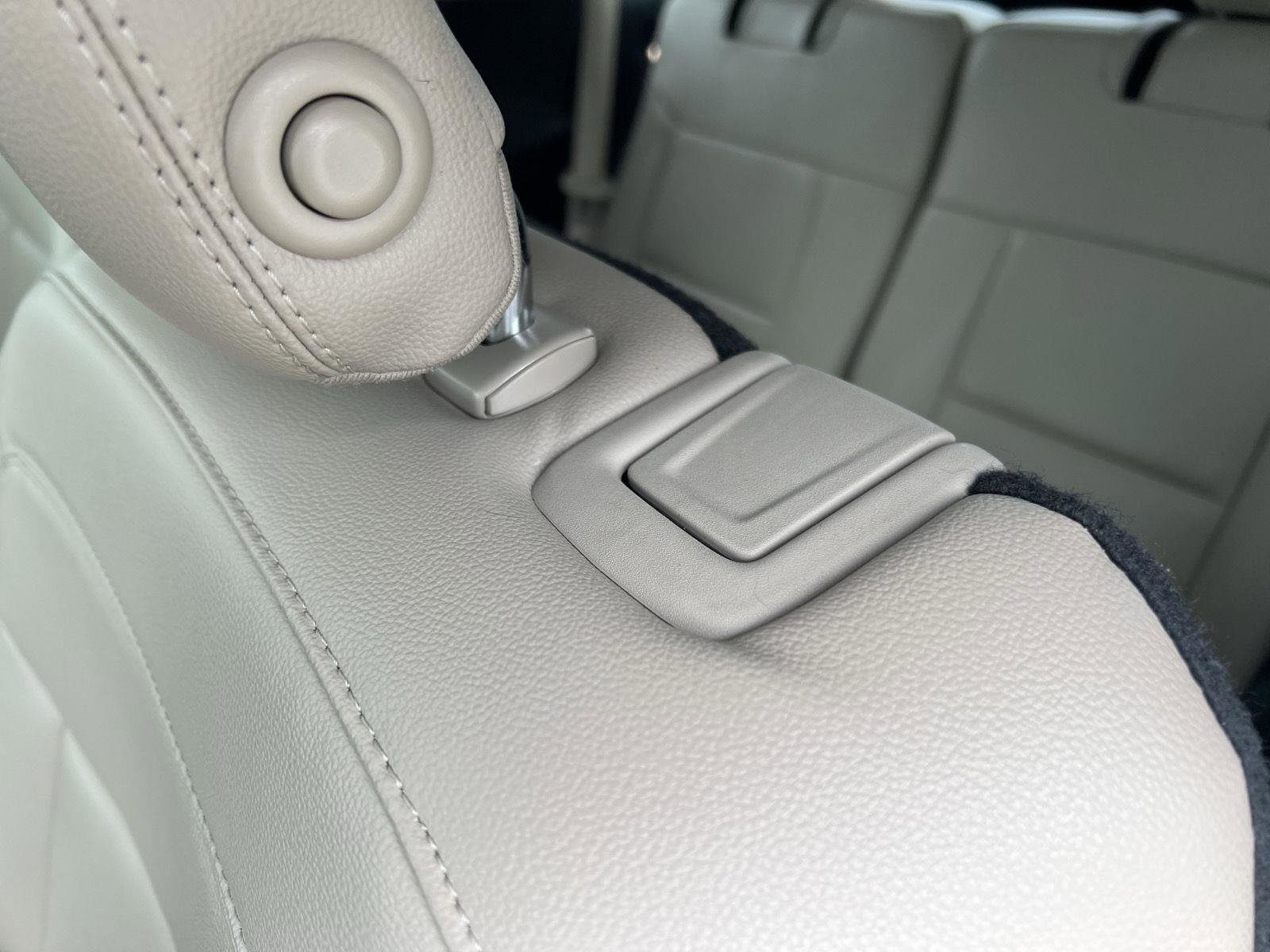 Used 2020 Ford Explorer XLT w/ Equipment Group 202A AWD/4WD image 46