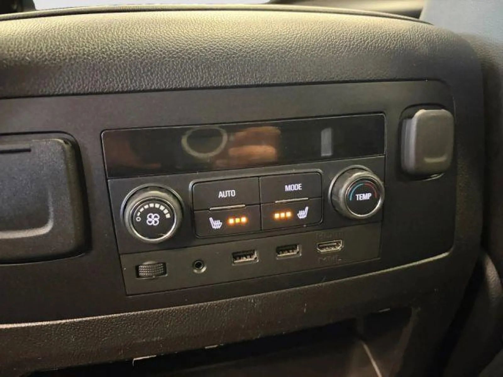 Used 2017 GMC Yukon SLT w/ Open Road Package image 24