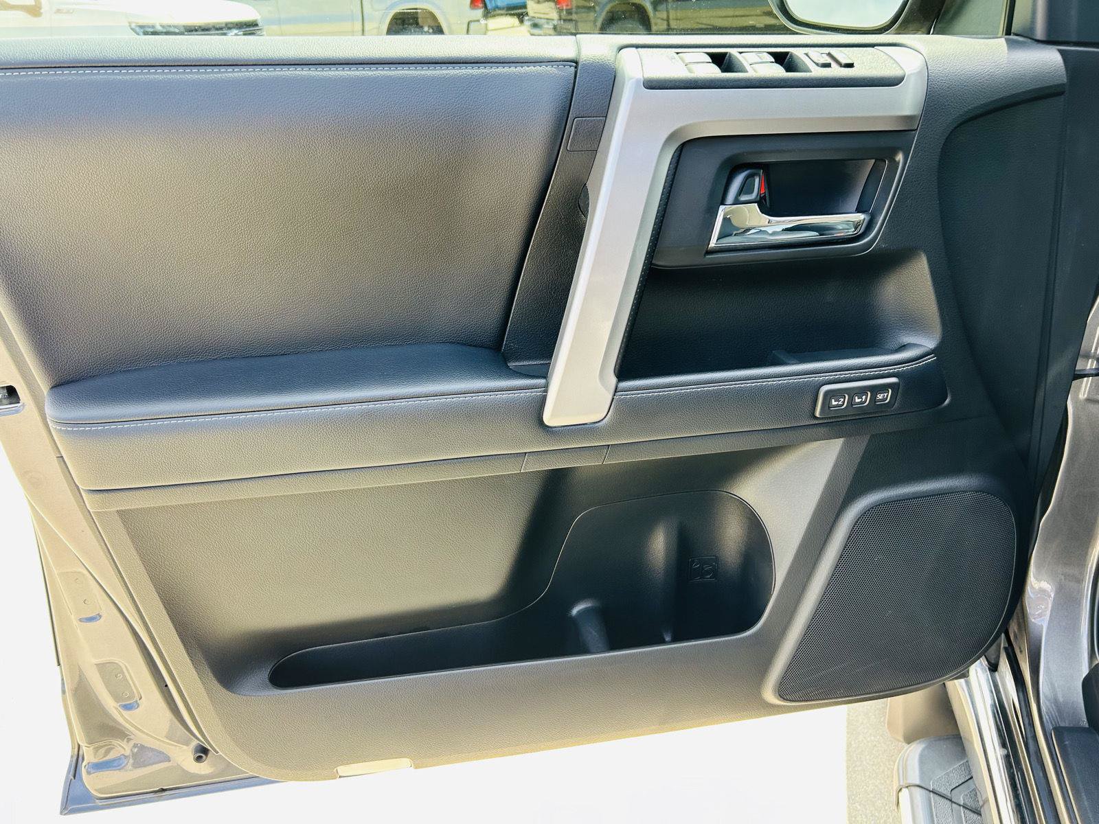 Used 2019 Toyota 4Runner Limited AWD/4WD image 8