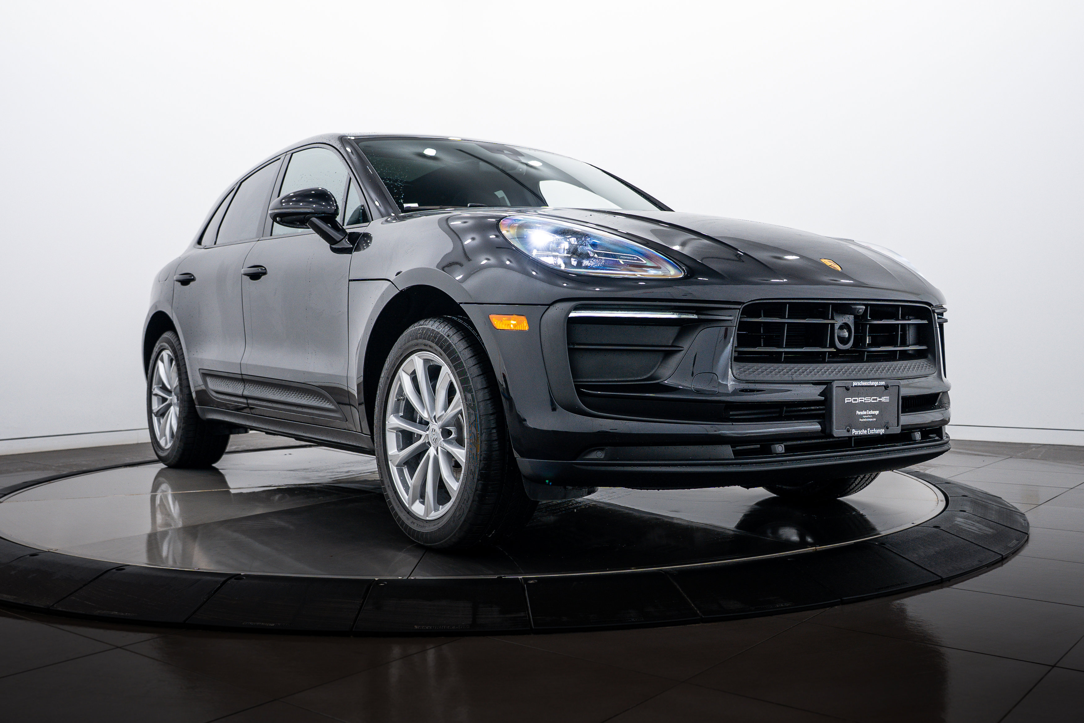 Certified 2026 Porsche Macan AWD/4WD image 9