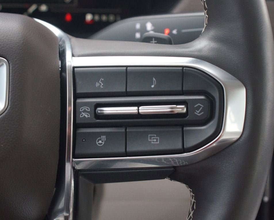 Used 2025 GMC Acadia Denali w/ LPO, Floor Liner Package FWD image 12