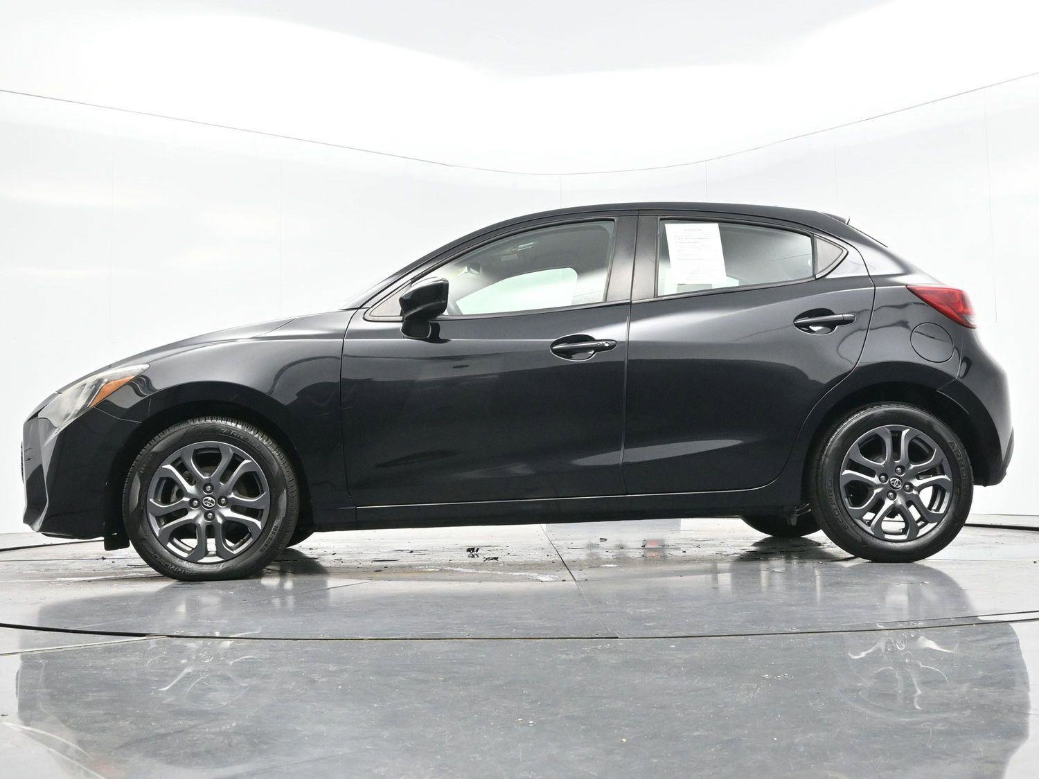 Used 2020 Toyota Yaris LE image 43