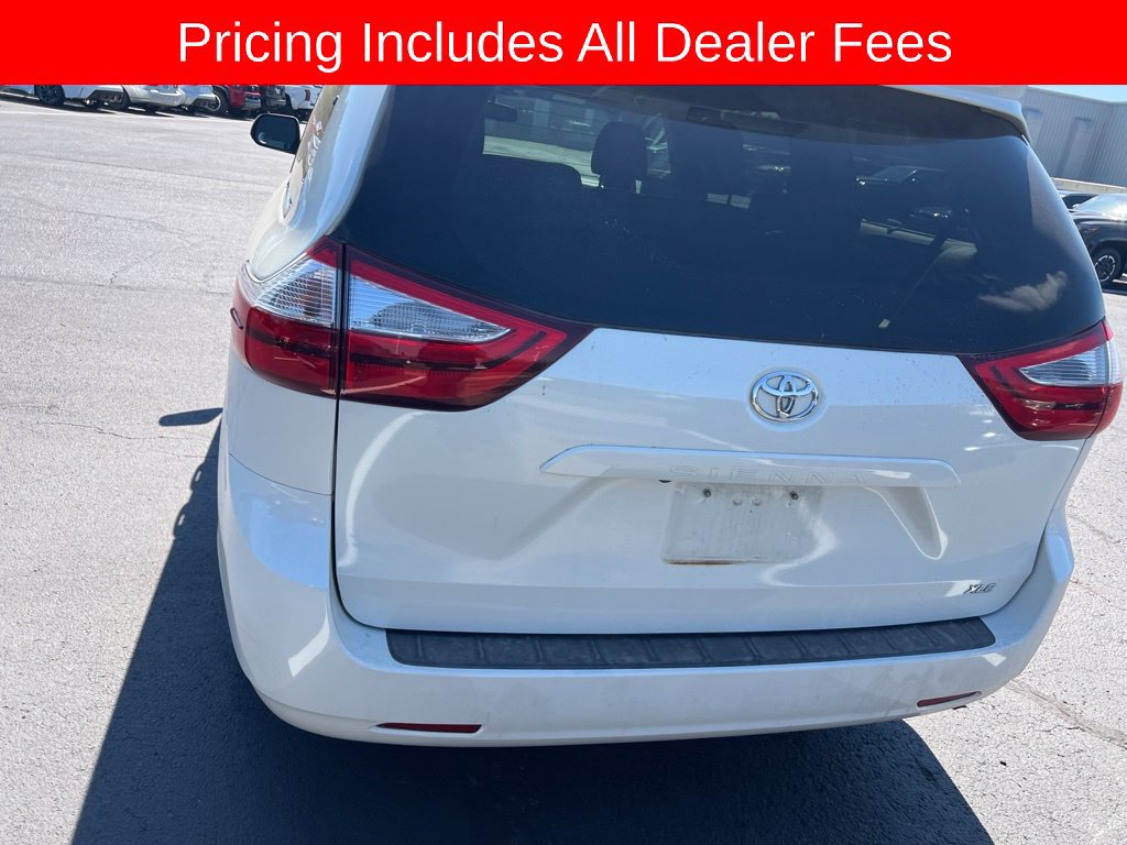 Used 2017 Toyota Sienna XLE FWD image 23