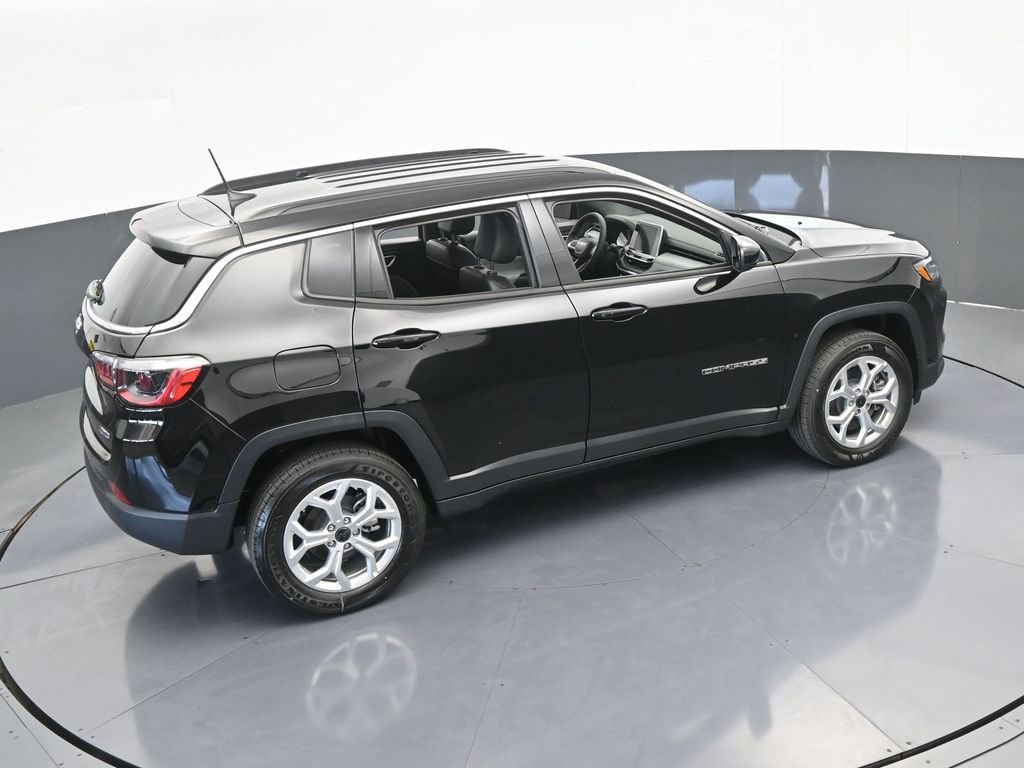 Used 2025 Jeep Compass Latitude image 39