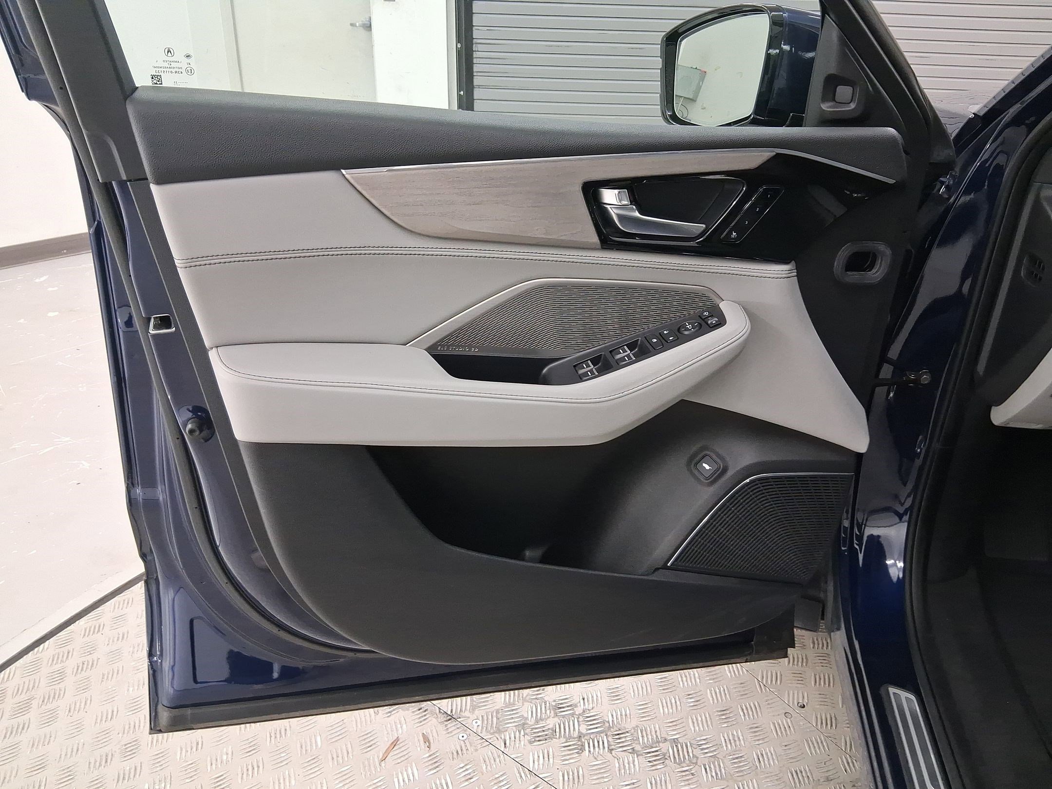 Used 2023 Acura MDX SH-AWD w/ Advance Package image 20