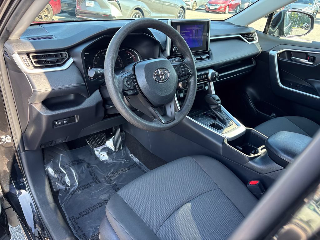 Used 2025 Toyota RAV4 XLE AWD/4WD image 17
