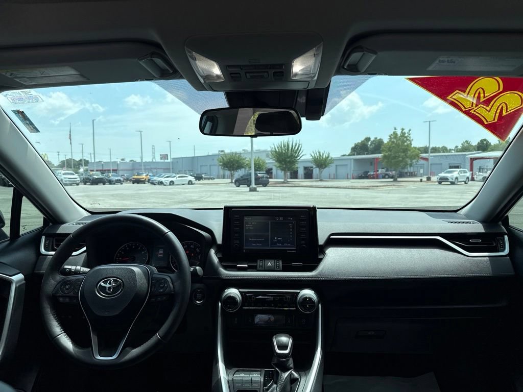 Used 2022 Toyota RAV4 XLE Premium AWD/4WD image 17