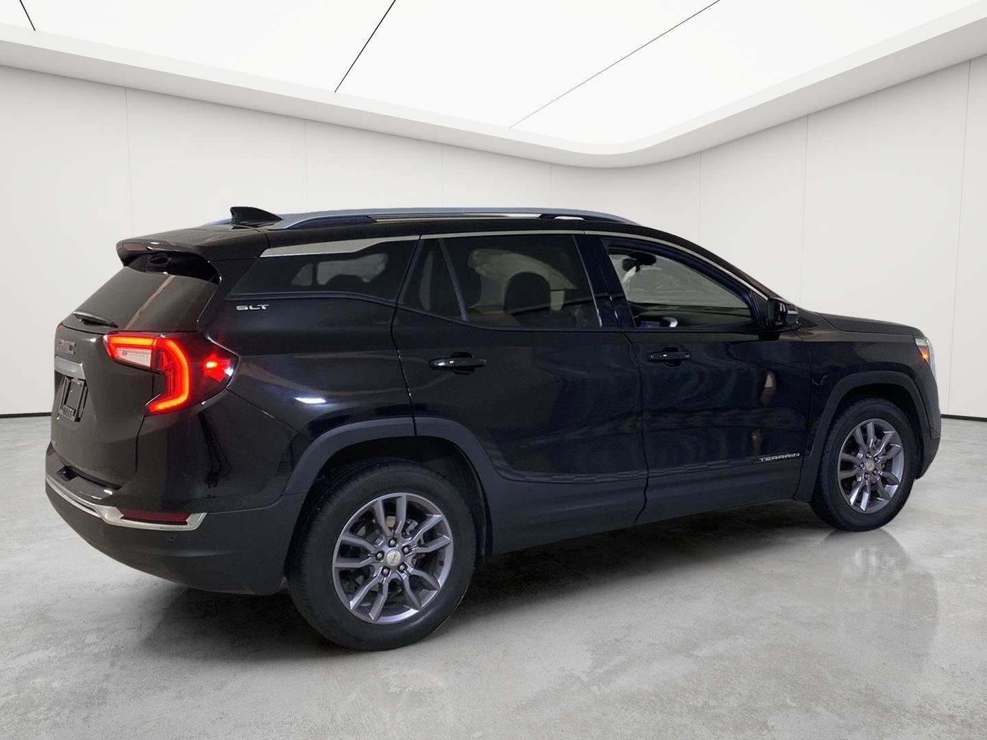 Certified 2023 GMC Terrain SLT w/ LPO, Floor Liner Package FWD image 17