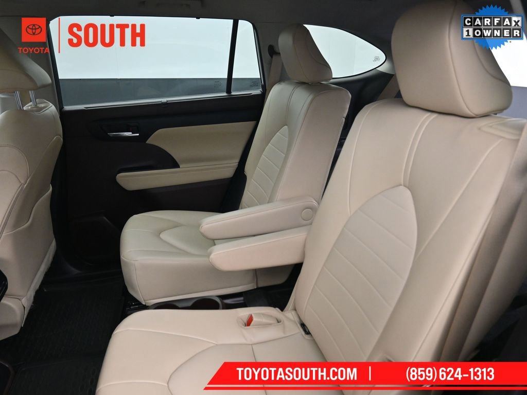 Used 2022 Toyota Highlander XLE image 27