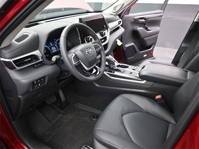 New 2026 Toyota Highlander Platinum image 5