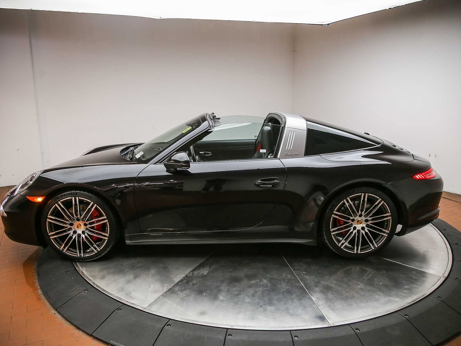 Used 2016 Porsche 911 Targa 4S AWD/4WD image 2