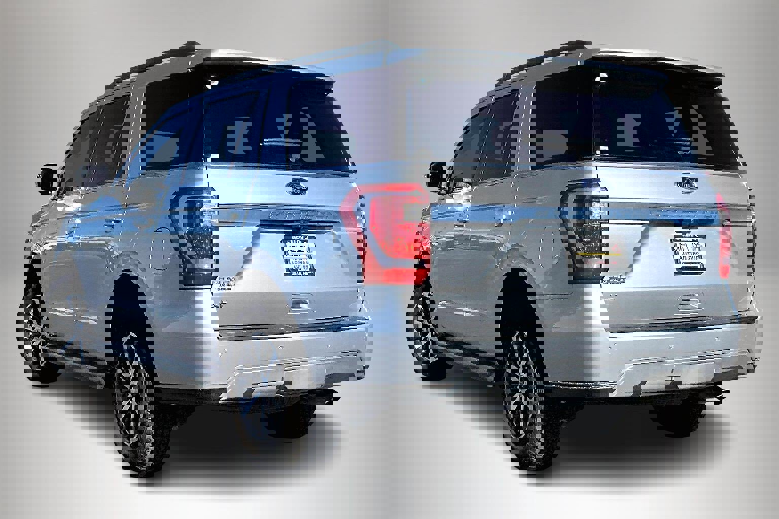 Used 2019 Ford Expedition XLT w/ Equipment Group 201A image 4