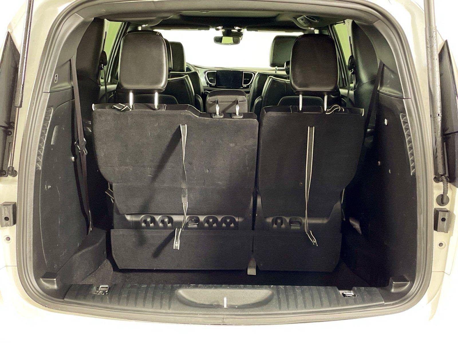 Used 2025 Chrysler Pacifica Limited FWD image 26