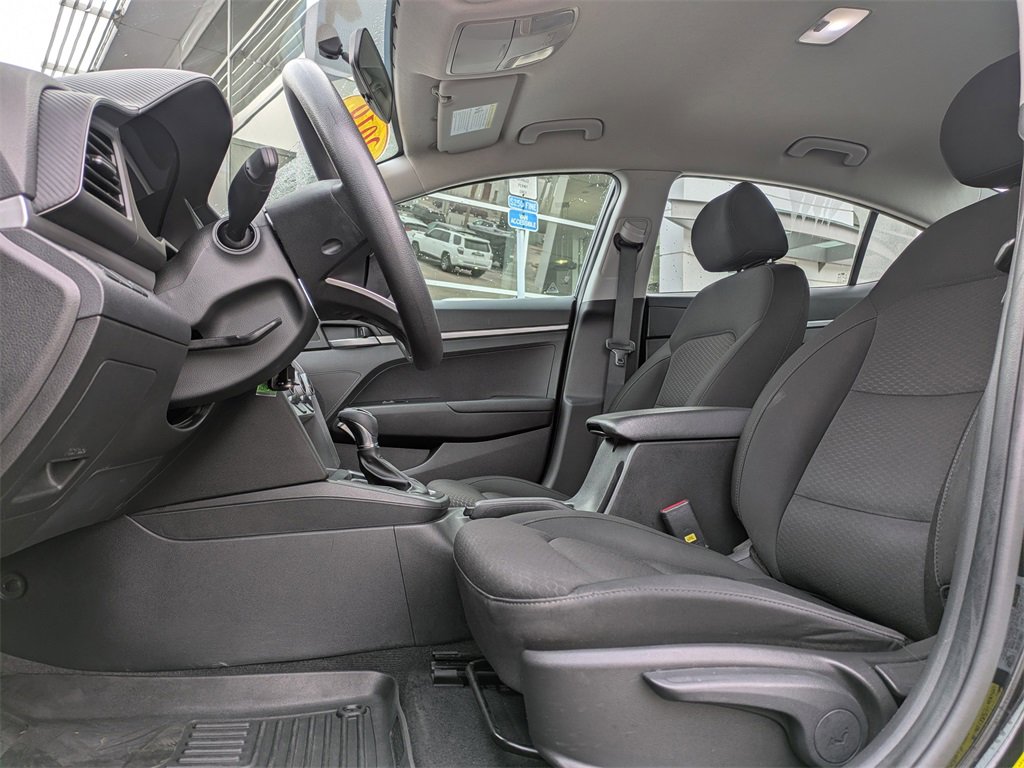 Used 2019 Hyundai Elantra SE w/ Cargo Package image 2