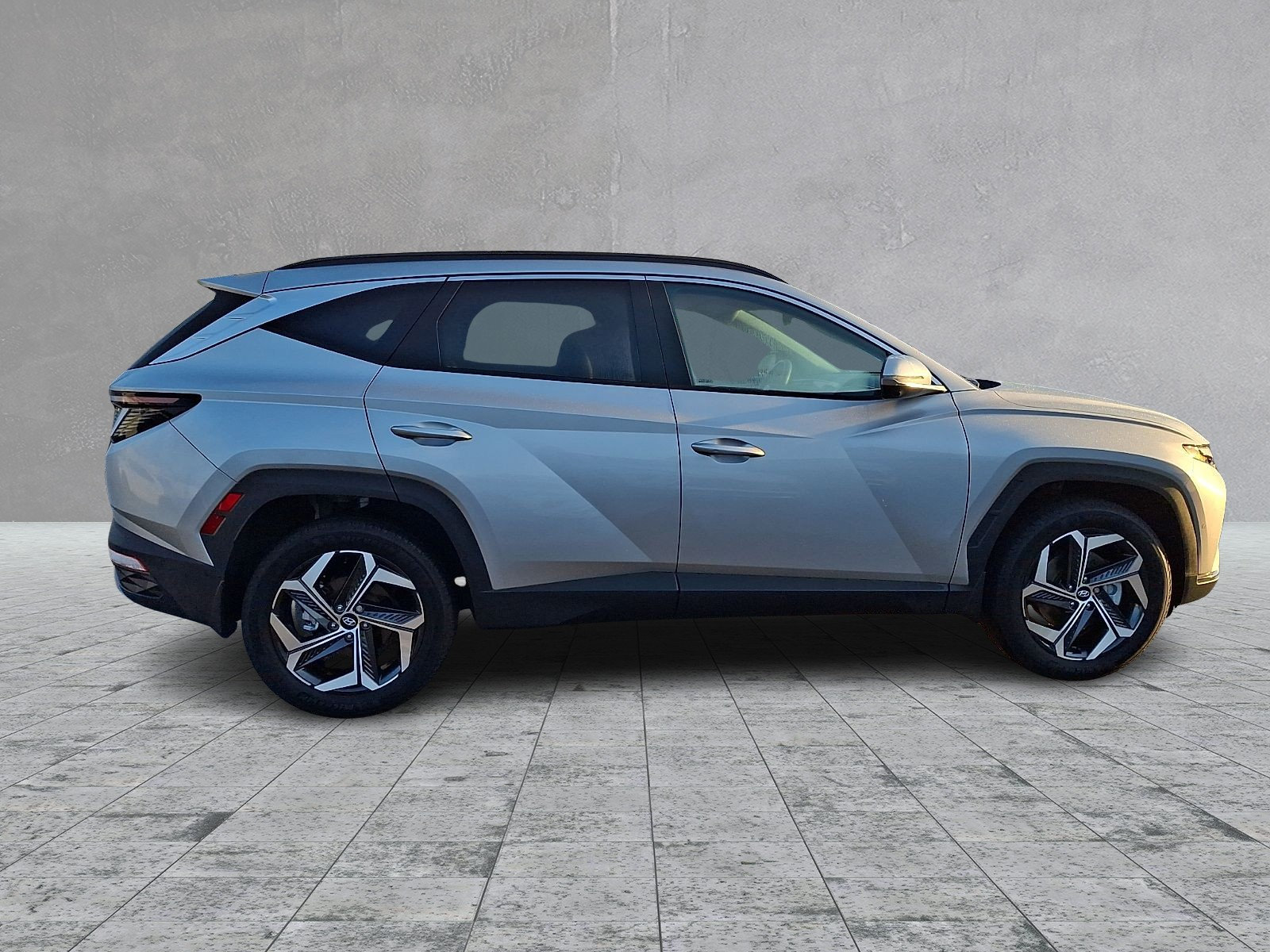 Certified 2023 Hyundai Tucson Limited AWD/4WD image 4