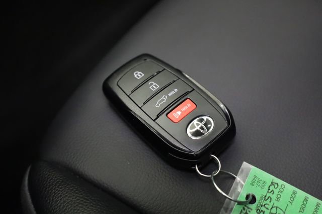 Used 2024 Toyota Highlander XLE image 29