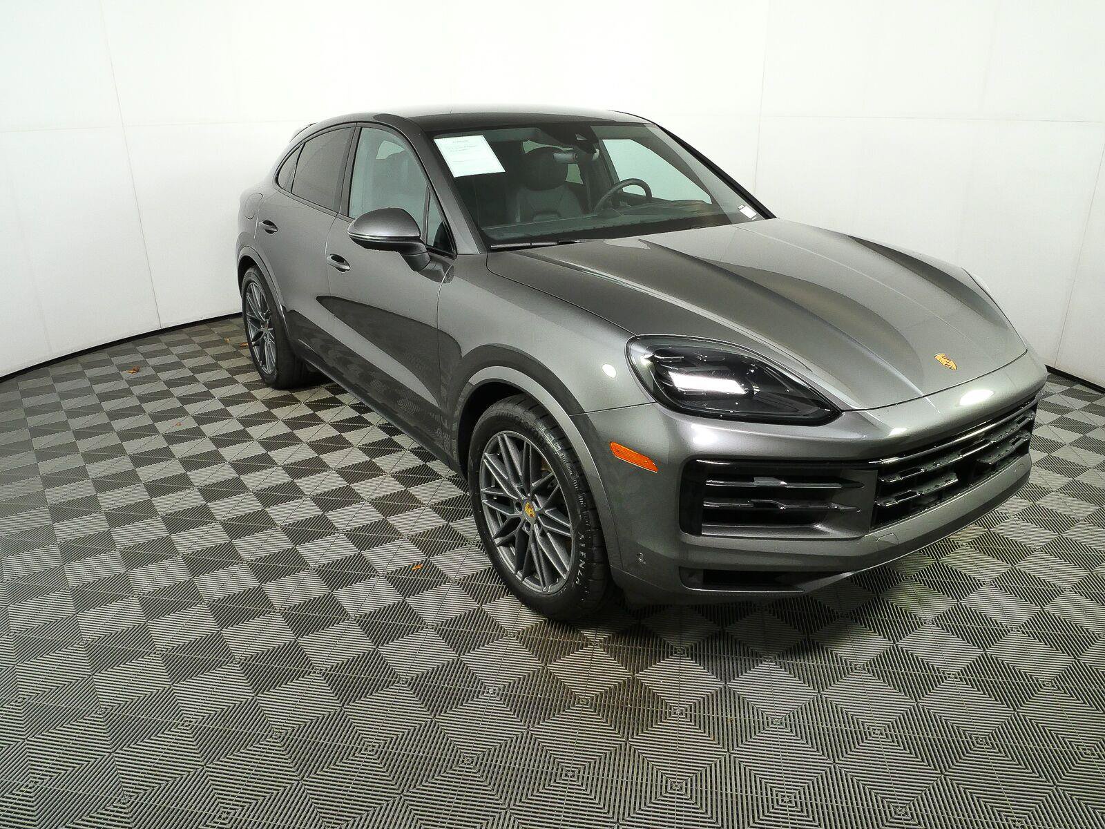 Certified 2024 Porsche Cayenne Coupe AWD/4WD image 28