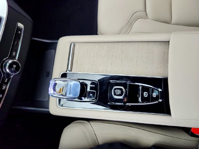 New 2026 Volvo XC90 T8 Plus AWD/4WD image 26