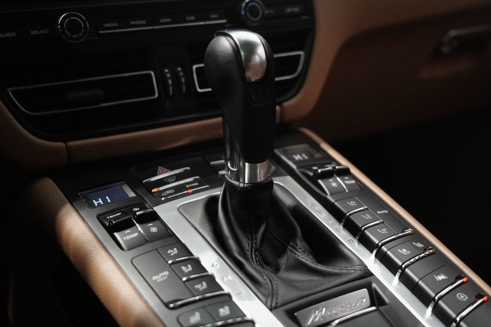 Used 2021 Porsche Macan image 26