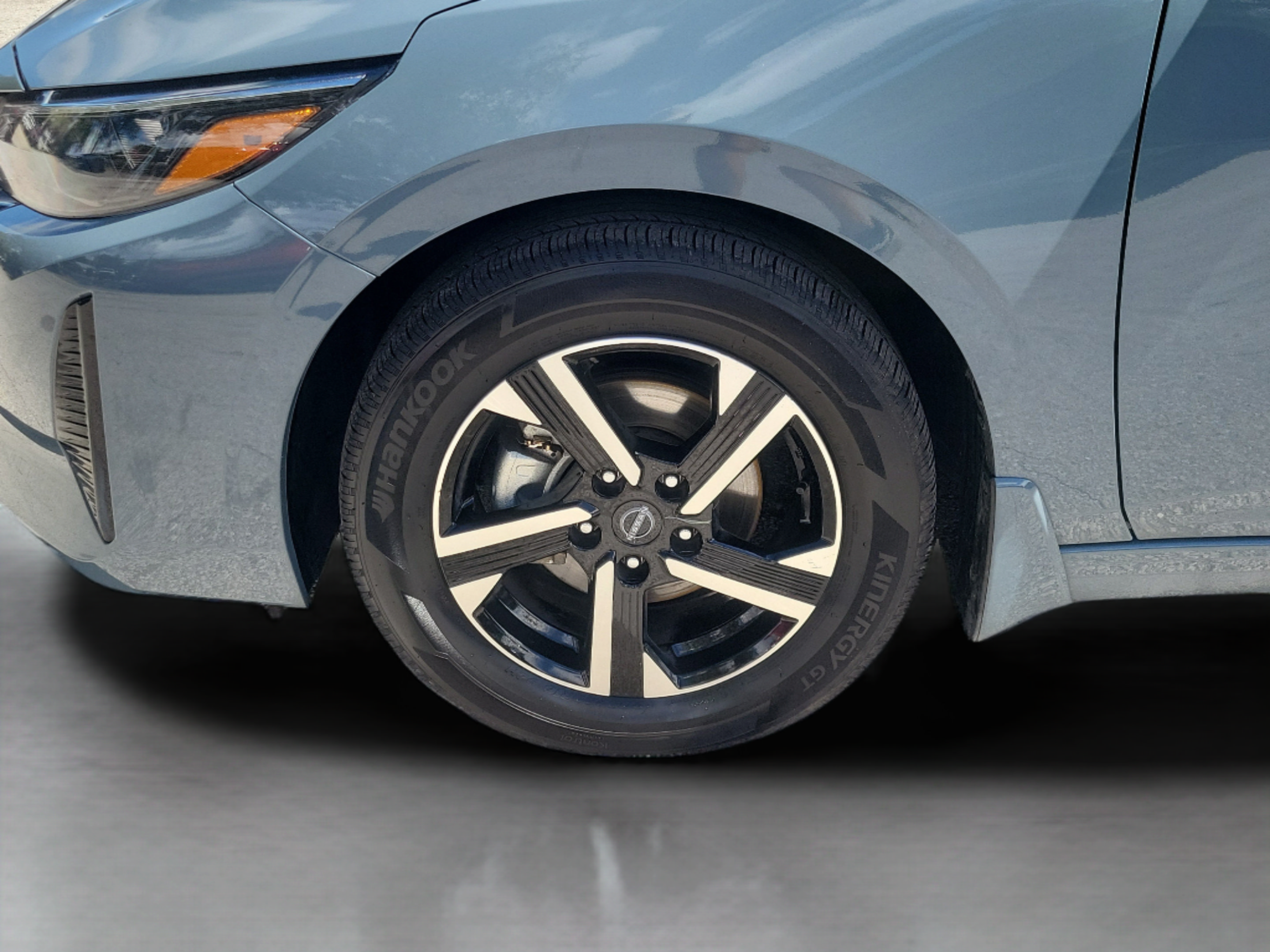 Used 2025 Nissan Sentra SV FWD image 6