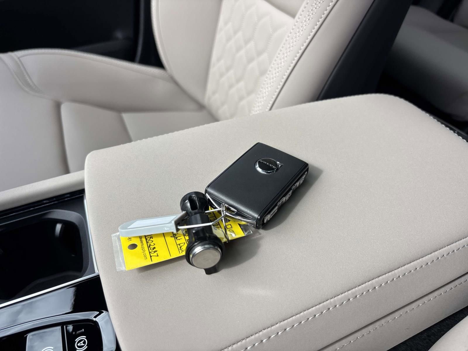 New 2026 Volvo XC90 B6 Plus w/ Protection Package Premier image 33