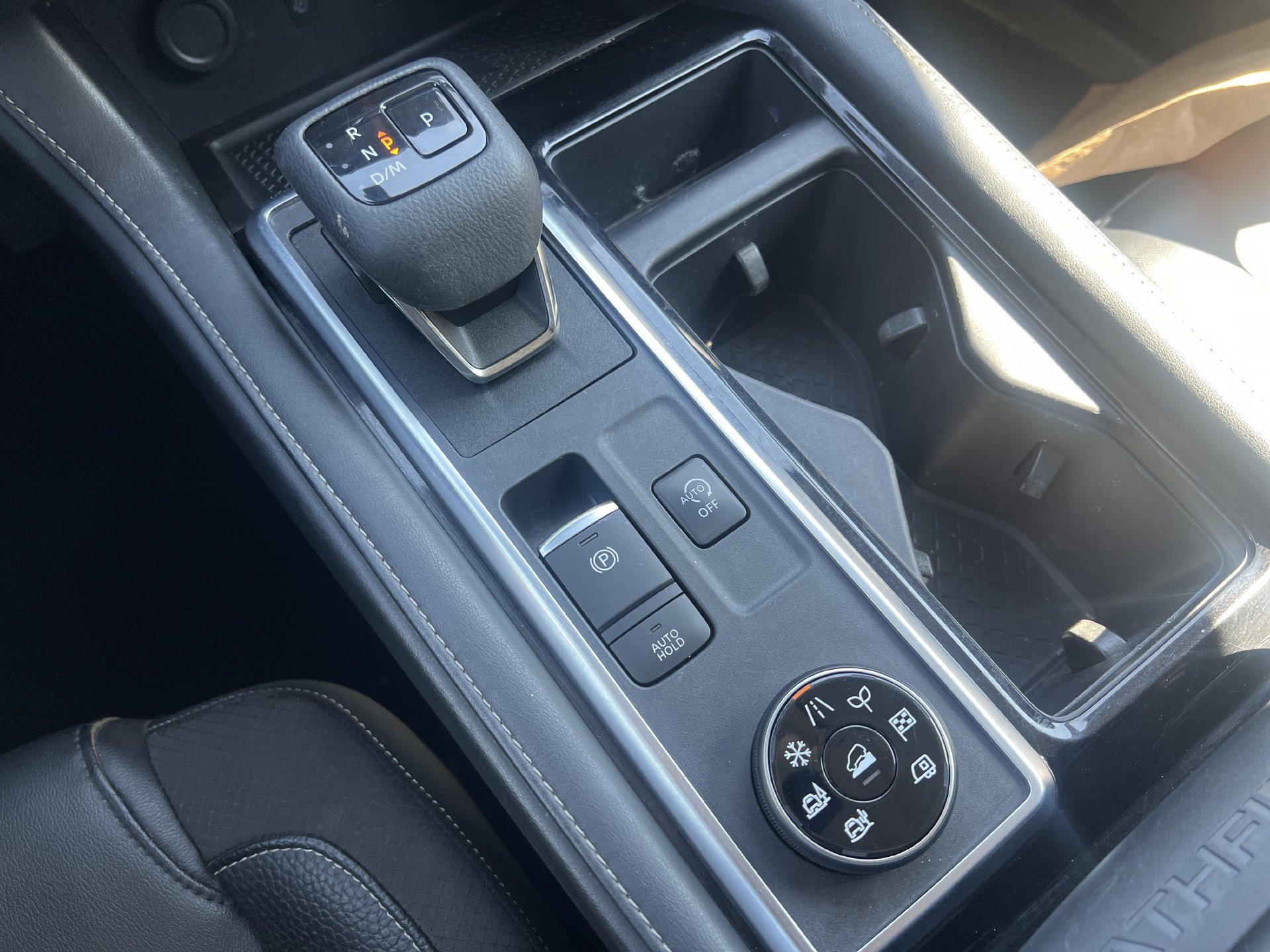 Used 2023 Nissan Pathfinder SL AWD/4WD image 8