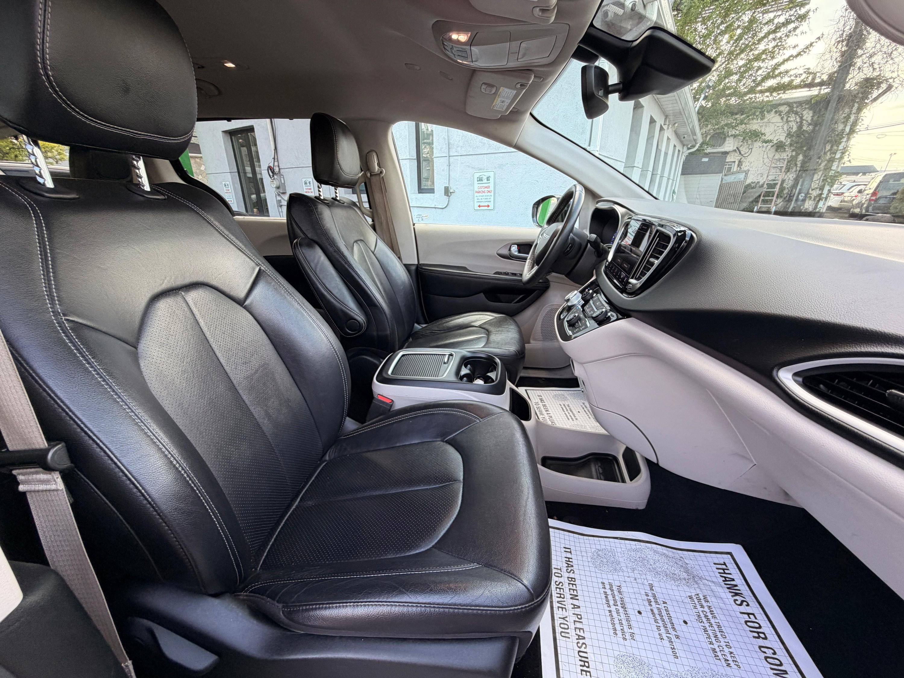 Used 2022 Chrysler Pacifica Touring-L FWD image 33
