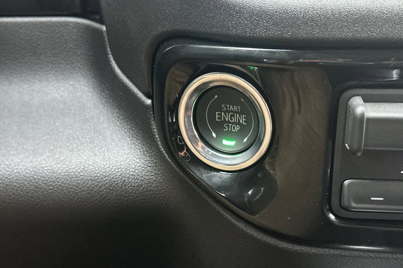 New 2026 GMC Sierra 1500 SLT w/ SLT Convenience Package image 23