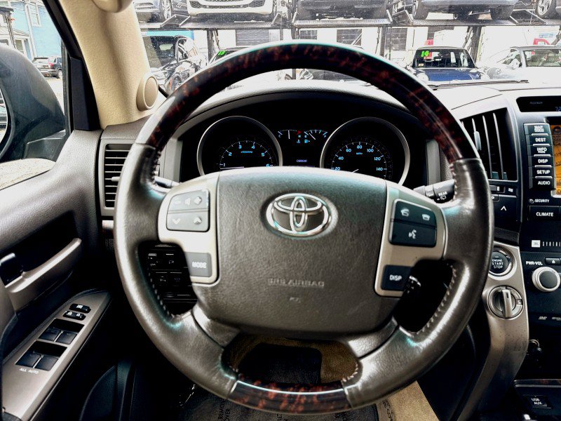 Used 2011 Toyota Land Cruiser w/ Upgrade Pkg AWD/4WD image 16