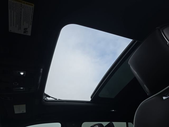 Used 2025 GMC Yukon XL AT4 Ultimate image 31