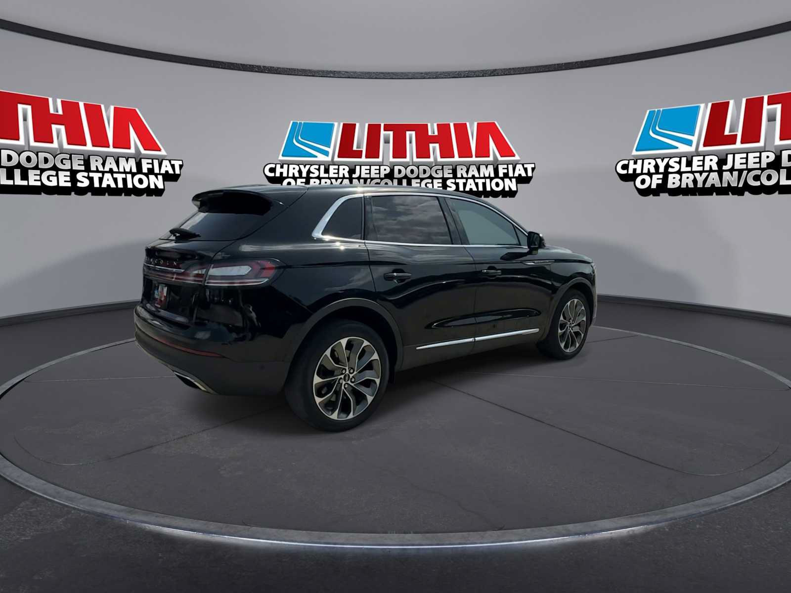 Used 2023 Lincoln Nautilus Reserve w/ Equipment Group 201A AWD/4WD image 8