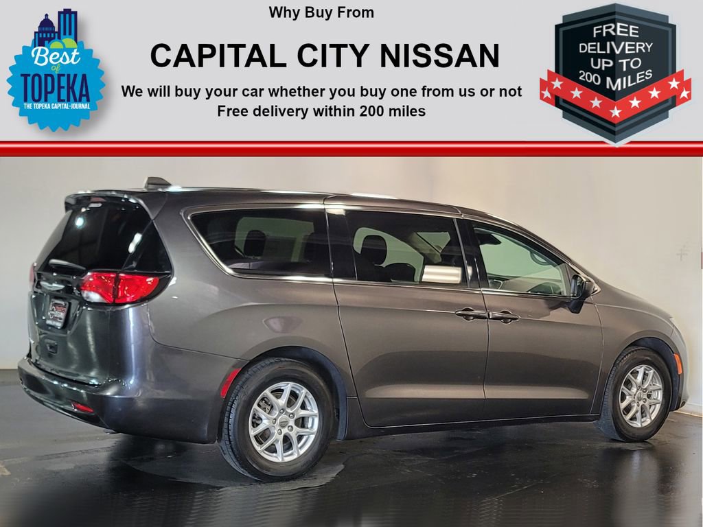 Used 2023 Chrysler Voyager LX image 27