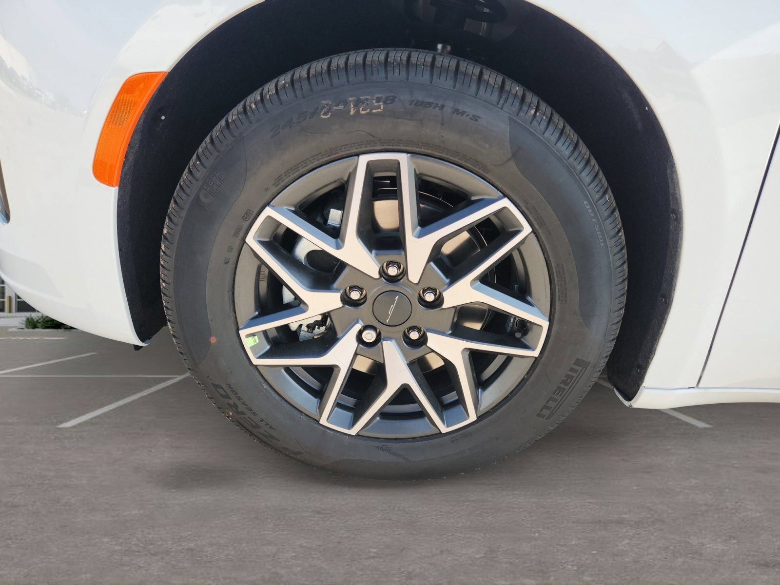 New 2027 Chrysler Pacifica Limited FWD image 10